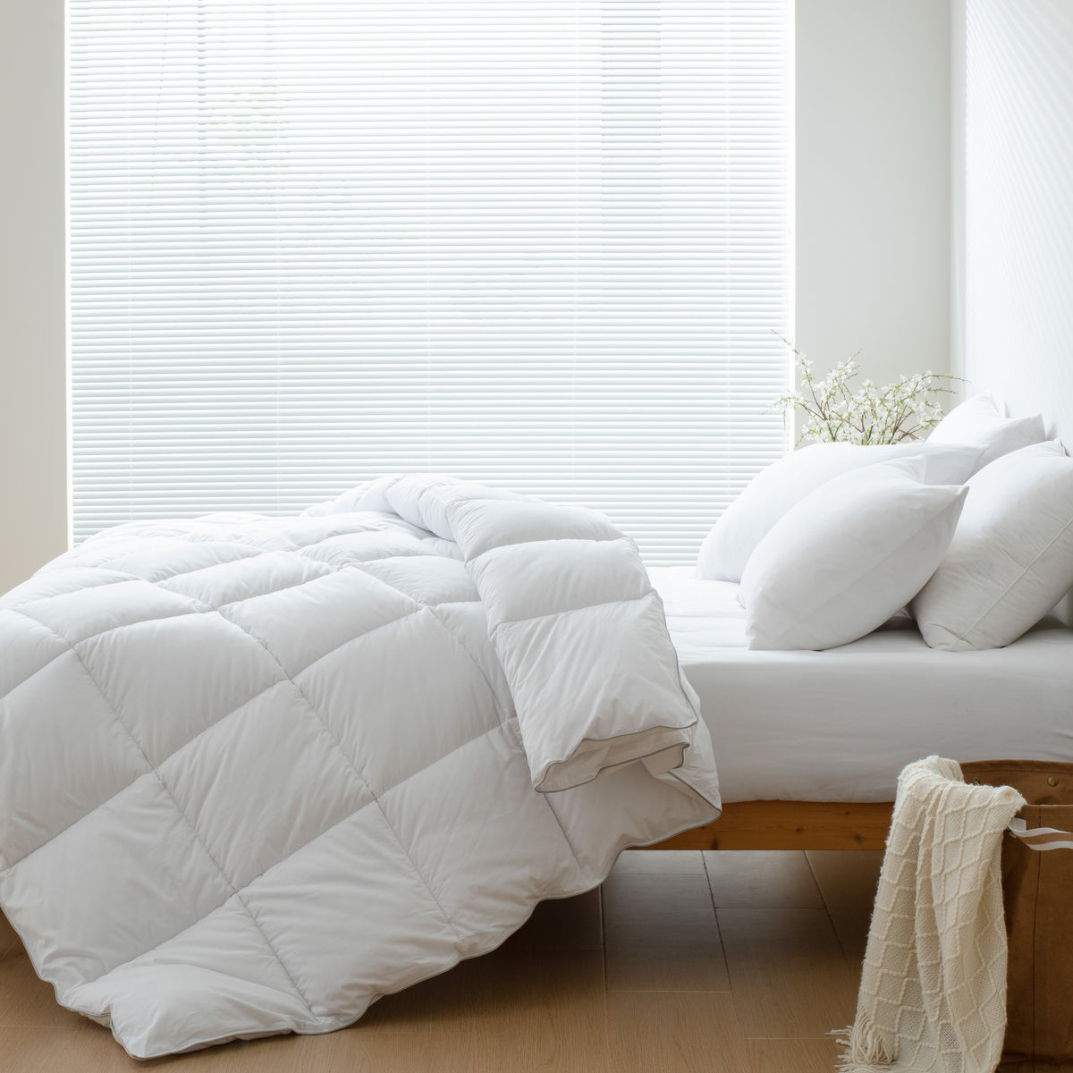 White Down Alternative Comforter, Box Stitched Lightweight Warm All Season Bedding Quilt, 1 Piece Comforter Only, No Pillowcases