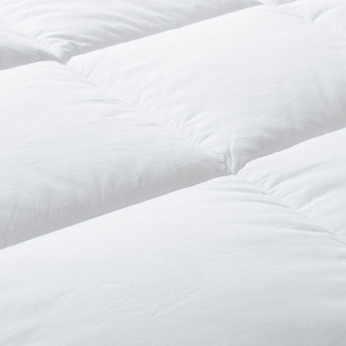 White Down Alternative Comforter, Box Stitched Lightweight Warm All Season Bedding Quilt, 1 Piece Comforter Only, No Pillowcases