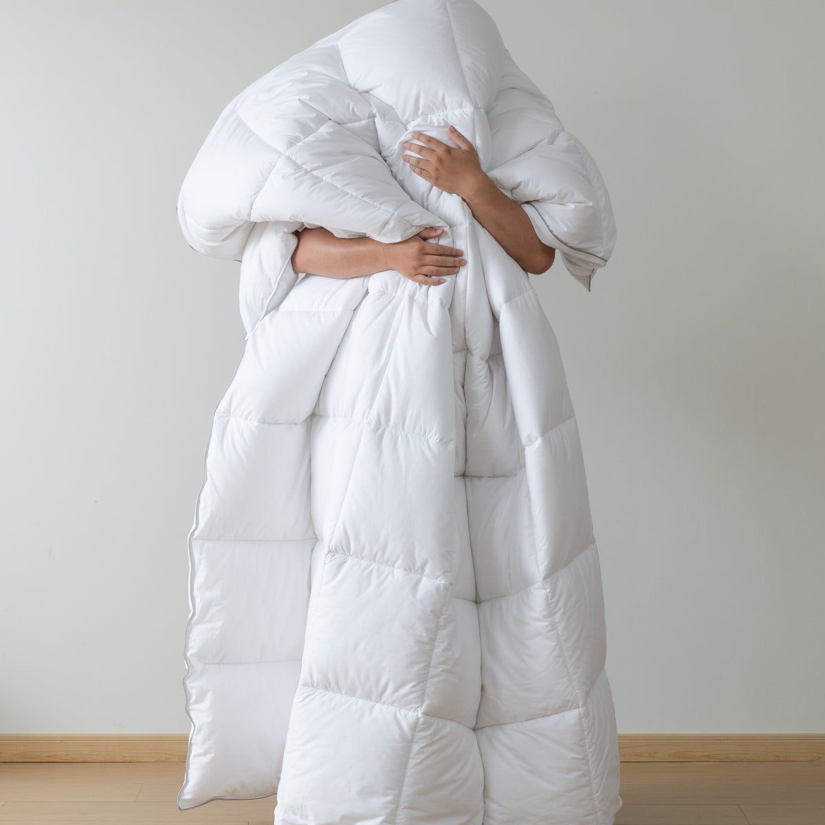 White Down Alternative Comforter, Box Stitched Lightweight Warm All Season Bedding Quilt, 1 Piece Comforter Only, No Pillowcases